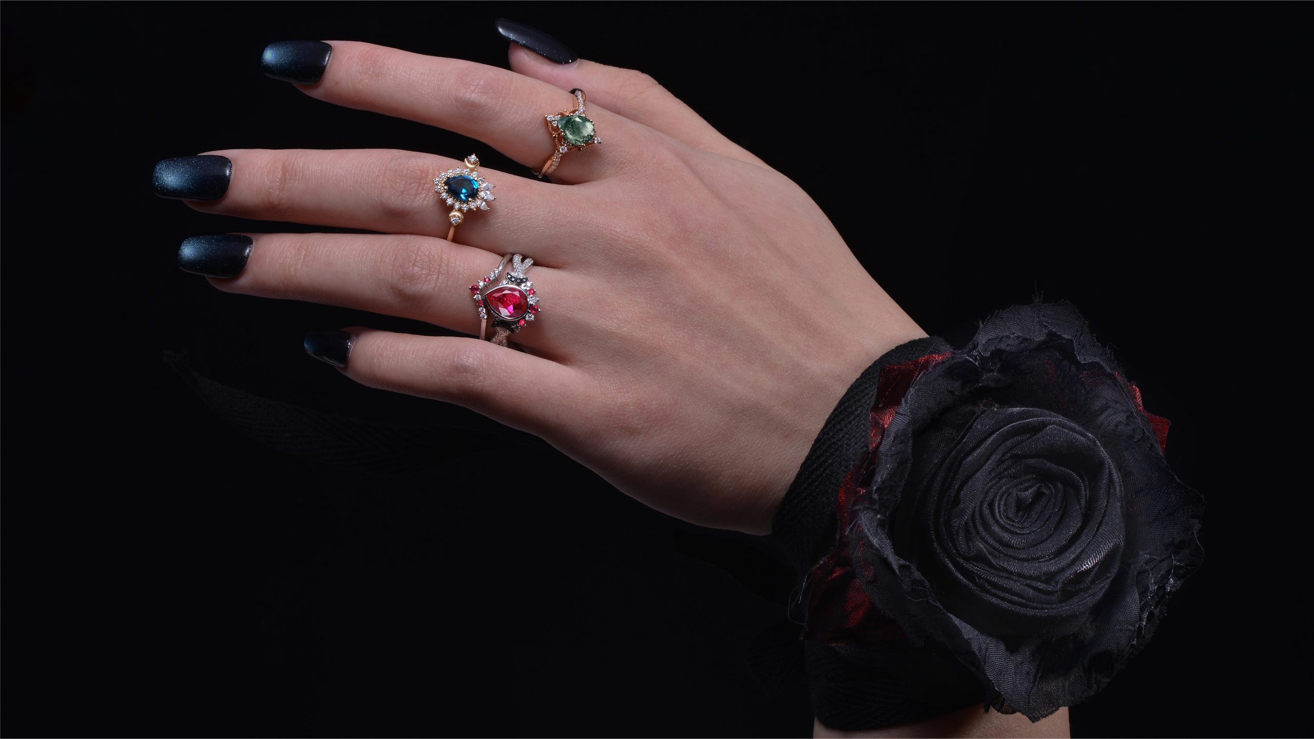 Elegance Redefined: Modern Luxury Engagement Rings for Women